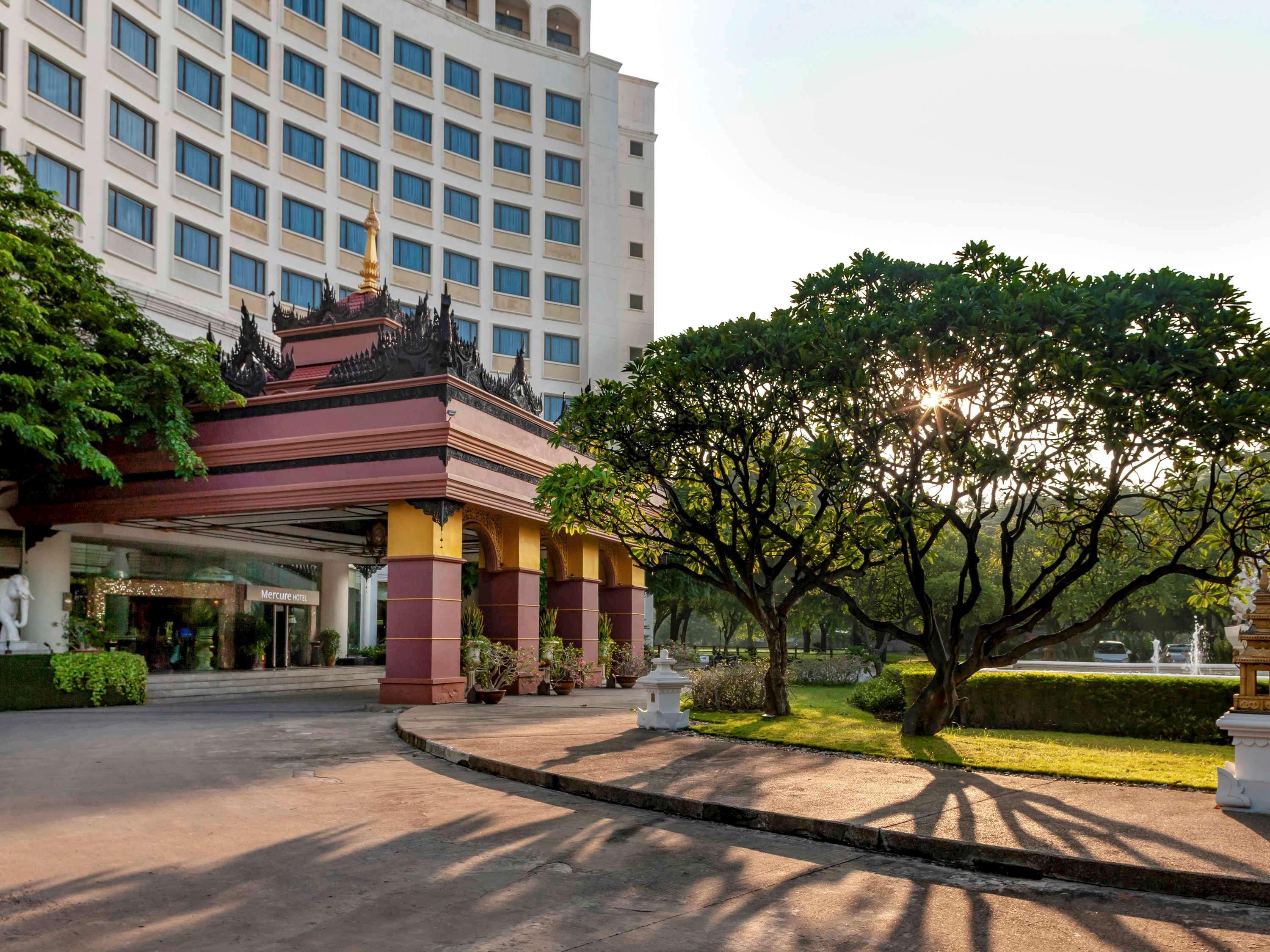 Mercure Mandalay Hill Resort Экстерьер фото