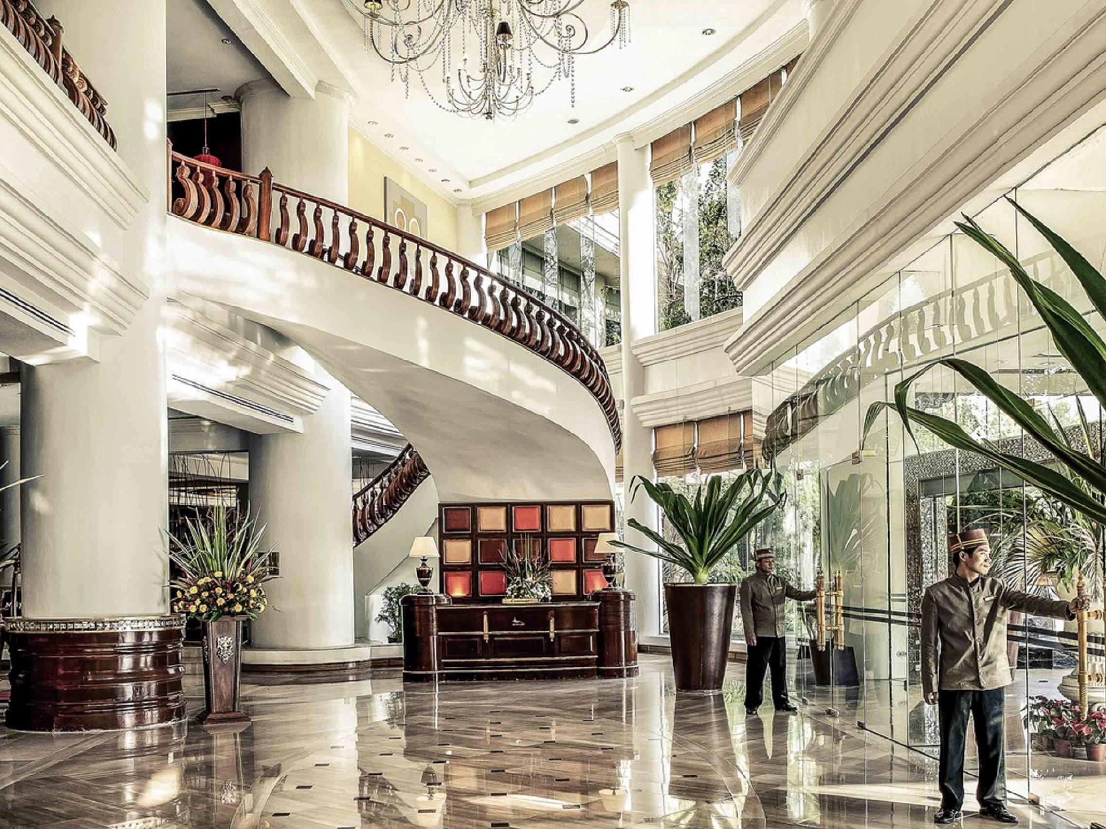Mercure Mandalay Hill Resort Экстерьер фото
